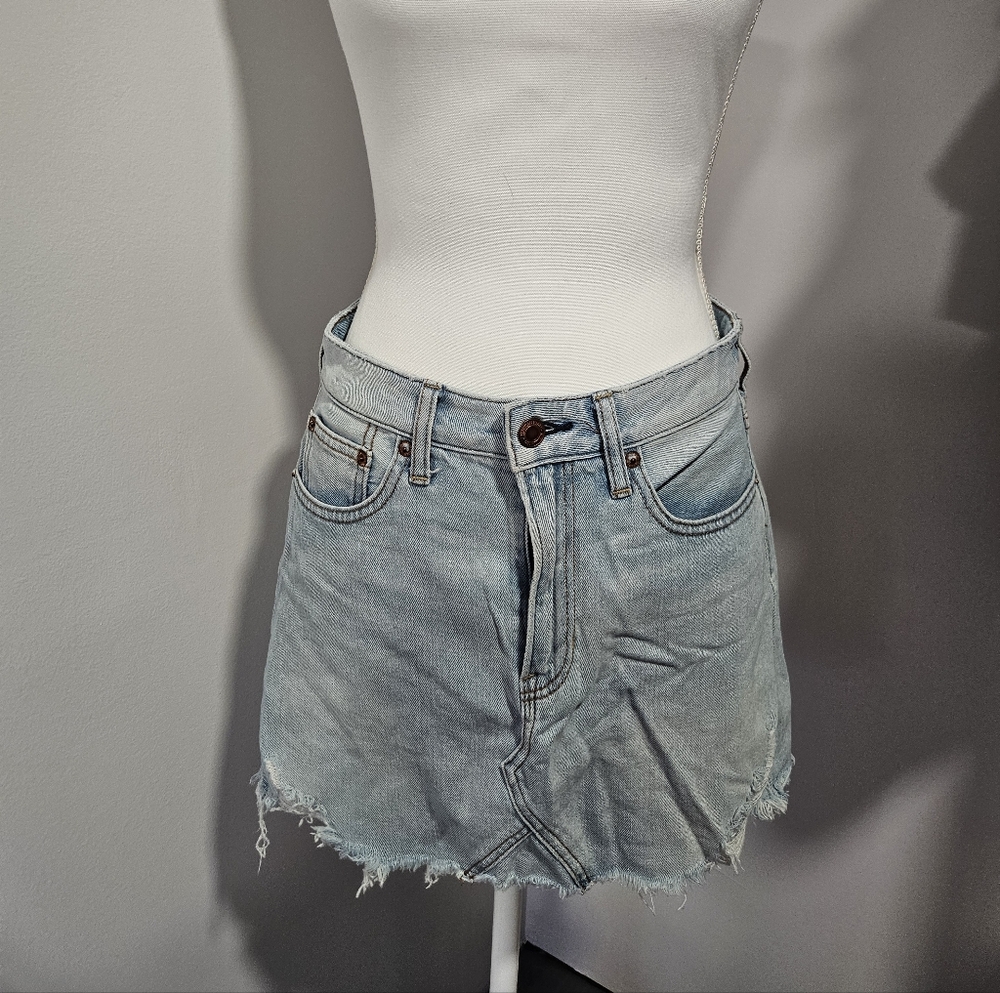 American Eagle Outfitters Y2K Light Wash Denim Mini Skirt Rough Hem Women SZ 6
